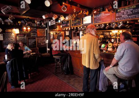 Les gens à Admiral Benbow Pub, Penzance, Cornwall, Grande-Bretagne, Europe Banque D'Images