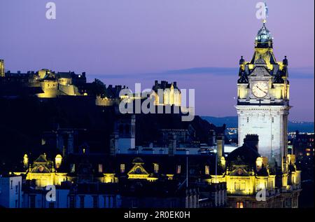 Balmoral hôtel et château de nuit, Edimbourg, Ecosse, Grande-Bretagne, Europe Banque D'Images