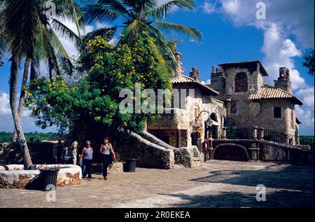 Village, Maisons, gens, Altos de Chavon, Village d'artiste Casa de Campo, République Dominicaine Banque D'Images