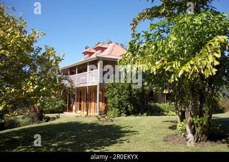 Maison et jardin au soleil, Maison des maîtres, Cafeiere Beauséjour, Pointe-Noire, Basse-Terre, Guadeloupe, Caraïbes, Amérique Banque D'Images