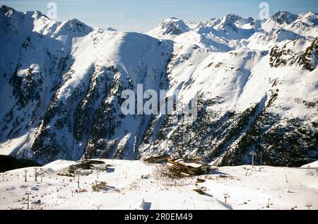 Vue panoramique de la région de ski, Ischgl, Samnaun, Tyrol, Autriche, Europe Banque D'Images