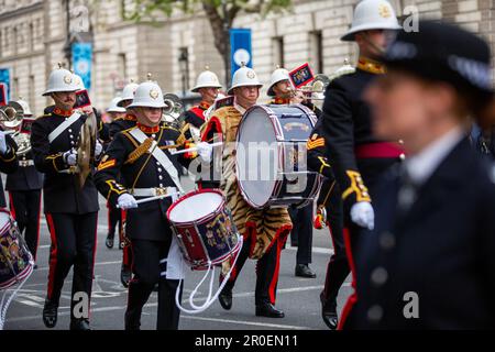 Marching Bands pendant la procession du jour du couronnement du roi Charles III, Londres, 2023 Banque D'Images