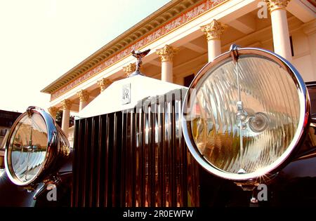 Rolls Royce en face du Casino, Baden-Baden, Bade-Wurtemberg, Allemagne, Europe Banque D'Images