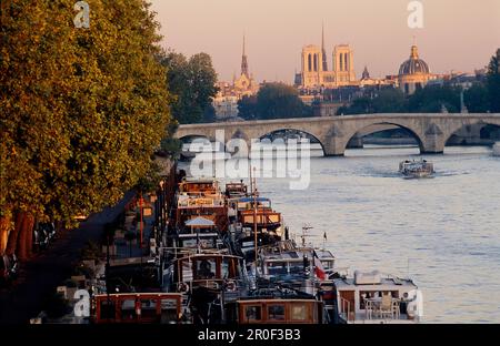 Blick von der Pont de la Concorde, Seine Paris, Frankreich Banque D'Images