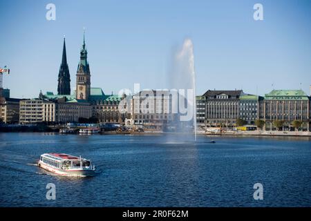 Excursion en bateau sur le lac de l'Alster intérieur, Jungfernstieg, Hambourg, Allemagne Banque D'Images