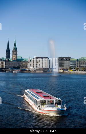 Excursion en bateau sur le lac de l'Alster intérieur, Jungfernstieg, Hambourg, Allemagne Banque D'Images
