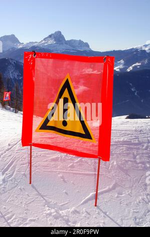 Panneau d'avertissement, Gruppo della Marmolada, Dolomites, Italie Banque D'Images