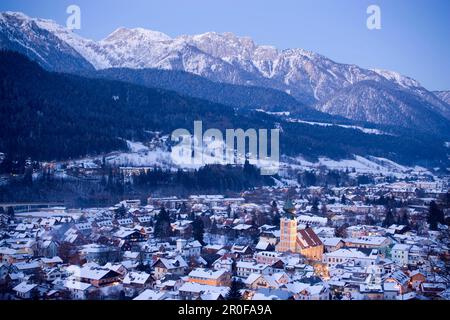 Vue sur Schladming, Dachstein montagnes à backgroung, ski AMADE, Styrie, Autriche Banque D'Images