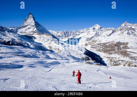 Skieurs en montagne, Cervin en arrière-plan, Zermatt, Valais, Suisse Banque D'Images