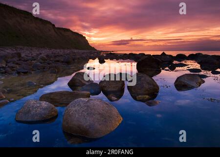 Côte au coucher du soleil, Mer Baltique, Schleswig-Holstein, Allemagne Banque D'Images