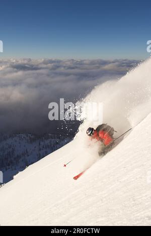 Un homme, freerider, ski à Krippenstein, Obertraun, Dachstein, Haute Autriche, Autriche Banque D'Images