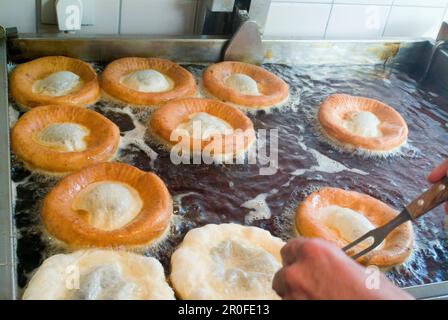 Pâtes frites, café Schmalznudel, Munich, Bavière, Allemagne Banque D'Images