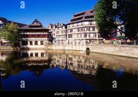 Vue sur l'Ill en direction de la place Benjamin Zix, la petite France, Strasbourg, Alsace, France, Europe Banque D'Images