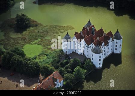 Photo aérienne de Schloss Glücksburg, château près de Flensburg, la côte de la mer Baltique, le Schleswig Holstein, le nord de l'Allemagne Banque D'Images