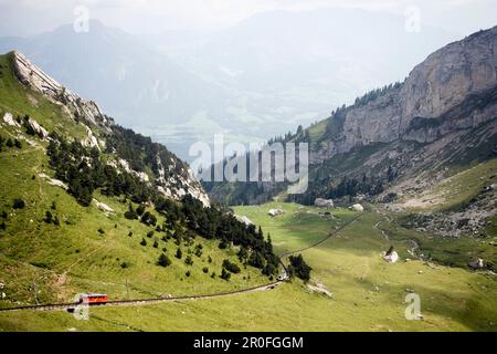 Pilatus Railway, le chemin de fer à crémaillère le plus raide au monde, lac Lucerne, Pilatus (2132 m), Alpnachstad, canton d'Obwalden, Suisse Banque D'Images