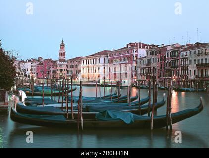 Gondoles, Canale Grande, Venise, Italie Banque D'Images