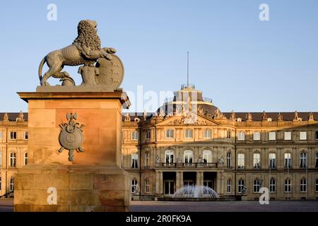 Vue sur Schlossplatz jusqu'au nouveau château, Stuttgart, Bade-Wurtemberg, Allemagne Banque D'Images