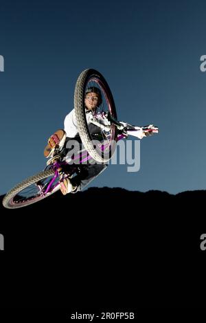 Saut de motards, Oberammergau, Bavière, Allemagne Banque D'Images