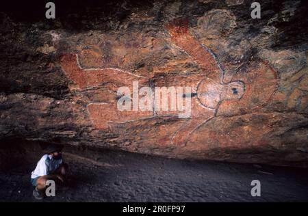 Site d'art aborigène avec peinture Wandjina dans la chaîne Napier, parc national de Windjana gorge, Australie occidentale, Australie Banque D'Images