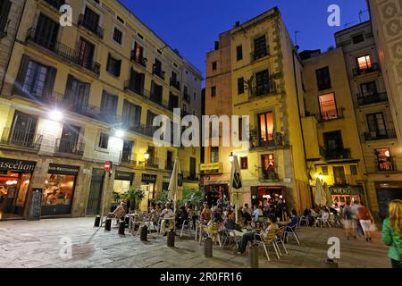 Barcelone, Plaza de Santa Maria à Ribera, Barcelone la Ribera, Plaza de Santa Maria, cafés de rue dans la soirée Banque D'Images