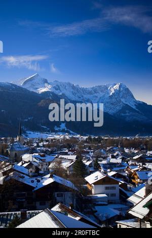 Vue sur la Zugspitze à Garmisch-Partenkirchen et Alpspitze, Garmisch-Partenkirchen, Allemagne Banque D'Images