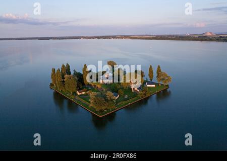 Prise de vue aérienne de l'île Wilhelmstein avec forteresse, lac Steinhude, Basse-Saxe, Allemagne Banque D'Images