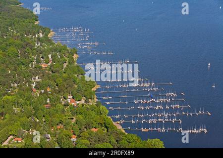 Prise de vue aérienne de jetées au lac Steinhude, Mardorf, Basse-Saxe, Allemagne Banque D'Images