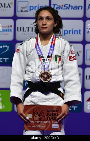 Doha, Qatar, 7 mai 2023. Assunta Scutto, de l'Italie, posant avec la médaille de bronze lors de la cérémonie de remise des médailles de la femme -48kg pendant les Championnats du monde de judo 2023 - jour 1 à Doha, Qatar. 7 mai 2023. Crédit : Nikola Krstic/Alay Banque D'Images