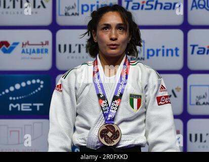 Doha, Qatar, 7 mai 2023. Assunta Scutto, de l'Italie, posant avec la médaille de bronze lors de la cérémonie de remise des médailles de la femme -48kg pendant les Championnats du monde de judo 2023 - jour 1 à Doha, Qatar. 7 mai 2023. Crédit : Nikola Krstic/Alay Banque D'Images