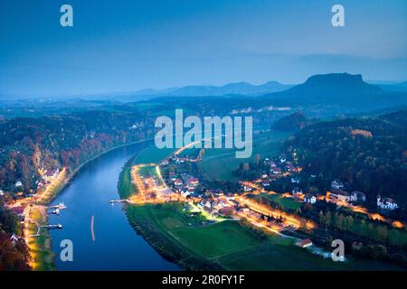 Vue sur l'Elbe à Lilienstein, montagnes de grès, Suisse saxonne, Saxe, Allemagne Banque D'Images