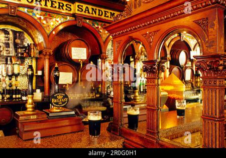 The Crown Liquor Saloon, Great Victoria Street, Belfast, County Antrim, Irlande du Nord, Royaume-Uni, Europe Banque D'Images