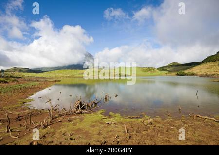 Lac Lagoa do Capitao dans les Highlands de Pico, île de Pico, Açores, Portugal Banque D'Images