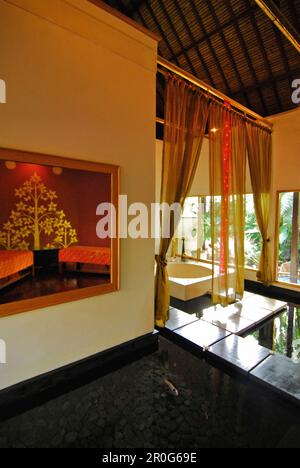 Salle de bains déserte à Kupu Kupu Barong Resort, Ubud, Indonésie, Asie Banque D'Images