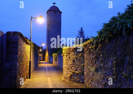 Vieux mur de la ville la nuit, Hammelburg, Basse-Franconie, Bavière, Allemagne Banque D'Images