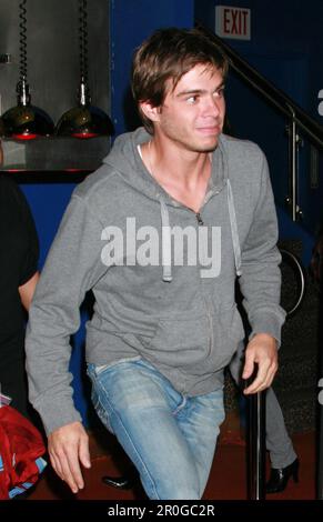 Matthew Lawrence fait la promotion de son rôle de vedette dans la comédie de Fox Atomic « The Comebacks » à Planet Hollywood Times Square à New York, sur 10 octobre 2007. Crédit photo : Henry McGee/MediaPunch Banque D'Images