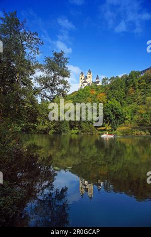 Vue sur la rivière Lahn à Arnstein Abbaye, Rhénanie-Palatinat, Allemagne Banque D'Images