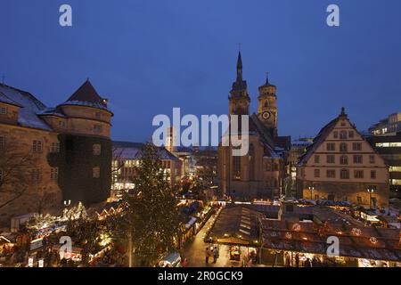 Marché de Noël à la place Schiller, au vieux château et à la Collégiale en arrière-plan, Stuttgart, Bade-Wurtemberg, Allemagne Banque D'Images