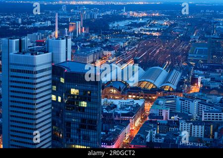 Vue urbaine avec la gare centrale, Frankfurt am Main, Hesse, Allemagne Banque D'Images