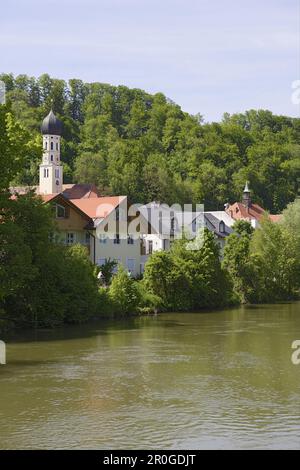 Vue sur la rivière Isar à Wolfratshausen, haute-Bavière, Bavière, Allemagne Banque D'Images