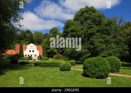 Chambre au milieu des arbres dans la lumière du soleil, maison Vogelers Heinrich Barkenhoff, Worpswede, Basse-Saxe, Allemagne, Europe Banque D'Images