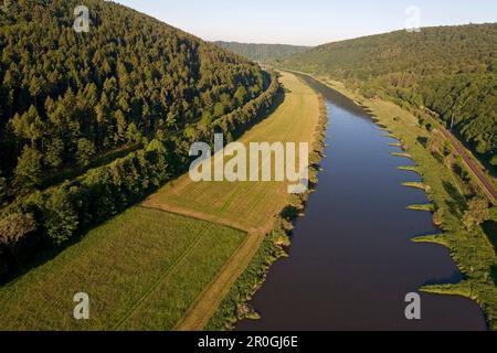 Weser près de Bad Karlshafen, Weser Hills, Hesse, Allemagne Banque D'Images