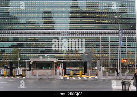 NEW YORK, États-Unis - LE 15 NOVEMBRE 2016 le bâtiment du Secrétariat des Nations Unies au centre-ville Banque D'Images