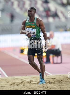 Hugues Fabrice Zango dans le triple saut aux Championnats du monde d'athlétisme de Doha 2019. Banque D'Images