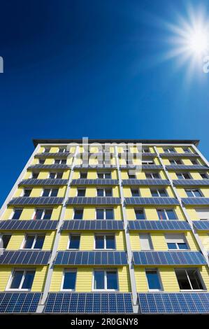 Dortoir avec panneaux photovoltaïques, Freiburg im Breisgau, Bade-Wurtemberg, Allemagne Banque D'Images