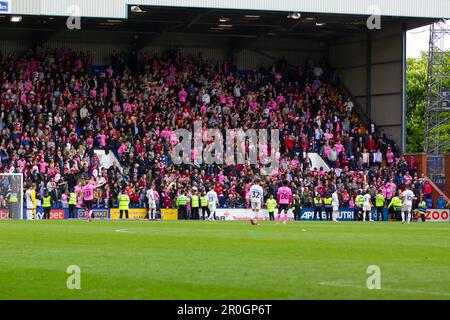 Birkenhead, Royaume-Uni. 08th mai 2023. Les fans de Northampton ont fêté pendant le match de la Sky Bet League Two entre Tranmere Rovers et Northampton Town au parc de Prenton sur 8 mai 2023 à Birkenhead, en Angleterre. (Photo de Richard Ault/phcimages.com) Credit: PHC Images/Alamy Live News Banque D'Images