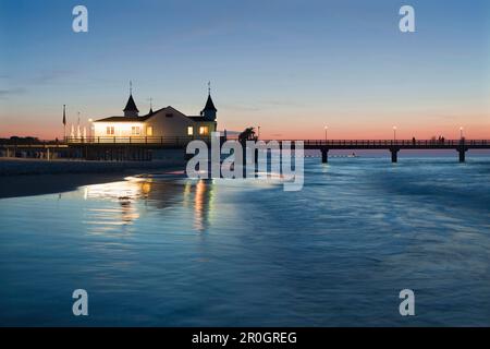 Jetée en soirée, station balnéaire d'Ahlbeck, île d'Usedom, Mer Baltique, Mecklenburg-Ouest Pomerania, Allemagne, Europe Banque D'Images