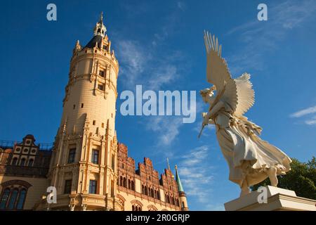 Statue de Victoria, château de Schwerin, Mecklembourg-Poméranie occidentale, Allemagne Banque D'Images