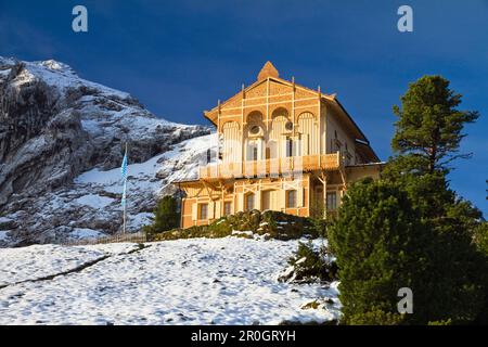 Schachen Château avec Dreitorspitz, montagnes du Wetterstein, Alpes, Upper Bavaria, Bavaria, Germany, Europe Banque D'Images