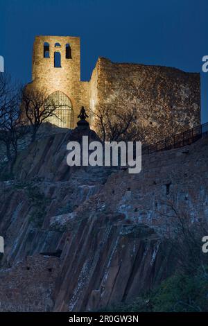 Les ruines du château Sigmundskron illuminée le soir, Bozen, Tyrol du Sud, Italie, Europe Banque D'Images