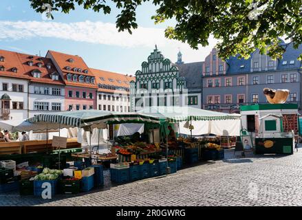 Les stands du marché sur la place du marché, Weimar, Thuringe, Allemagne Banque D'Images